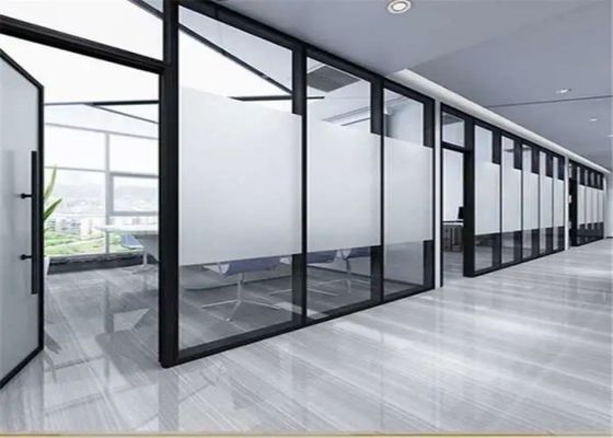 Υψηλή ιδιωτικότητα Αμμοκροτημένη γυάλινη πόρτα εισάγει παγωμένο γυαλί ιδιωτικότητας για οικιστικά κτίρια