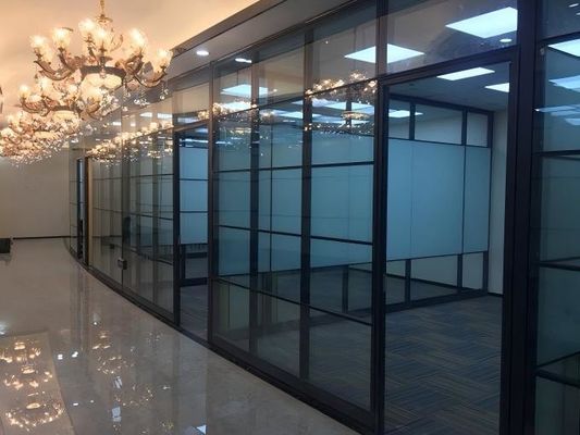 Αποτελεσματική προστασία από τις υπεριώδεις ακτίνες και φιλικά προς το περιβάλλον επικαλυμμένα ακουστικά γυάλινα πάνελ για βελτιωμένη ακουστική απόδοση